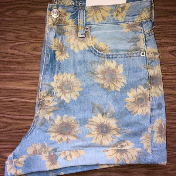 American Eagle Outfitters Pants - American Eagle Mom Short